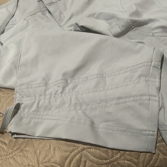 Nike gray and coral capris. - Picture 5 of 6